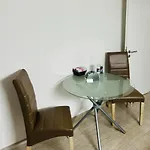 Waldstadt Homes, 아파트 이제를론